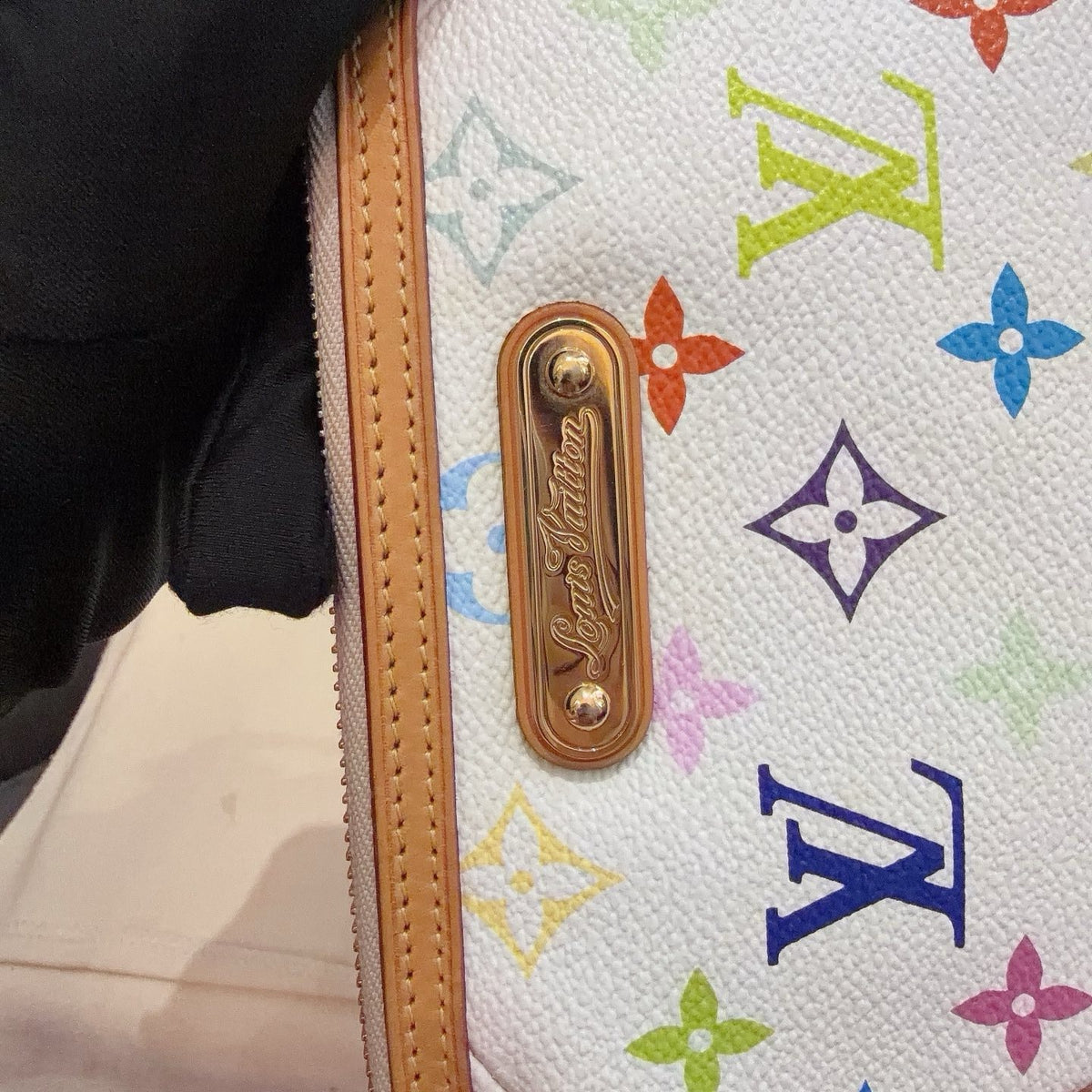 Louis Vuitton 2011 Pochette MM Shoulder Bag