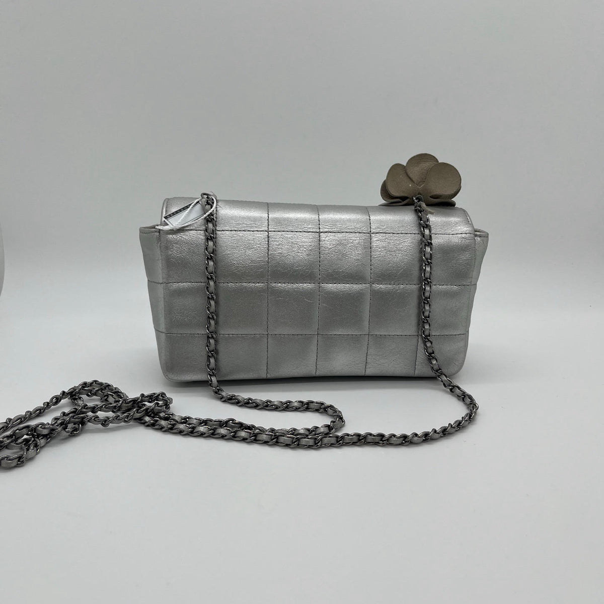 CHANEL Camellia Chocolate Bar Flap Bag Silver Metallic Lambskin Chain