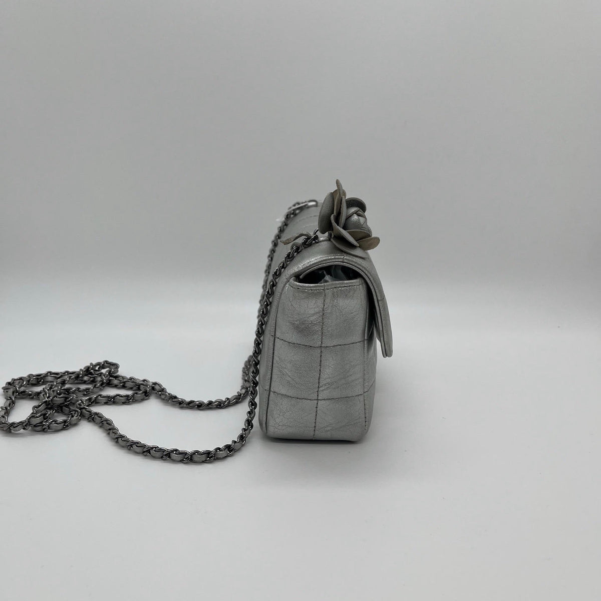 CHANEL Camellia Chocolate Bar Flap Bag Silver Metallic Lambskin Chain