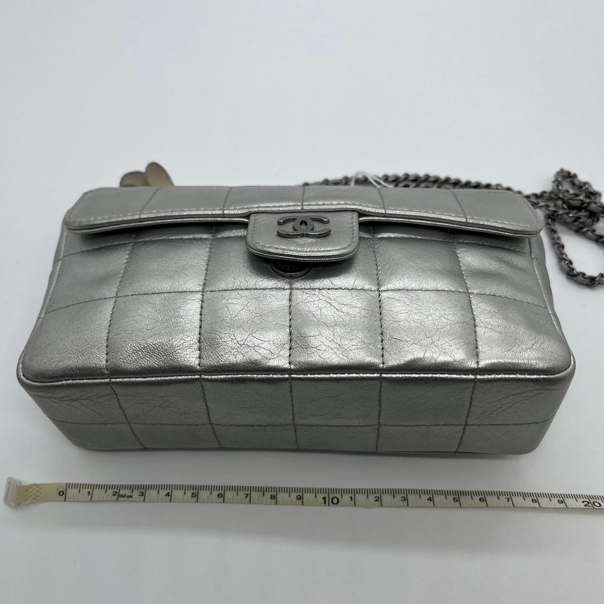 CHANEL Camellia Chocolate Bar Flap Bag Silver Metallic Lambskin Chain