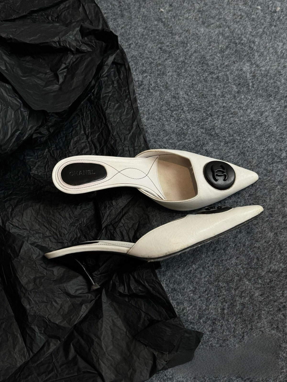 Chanel Vintage White Leather CC D'Orsay Pumps-35.5