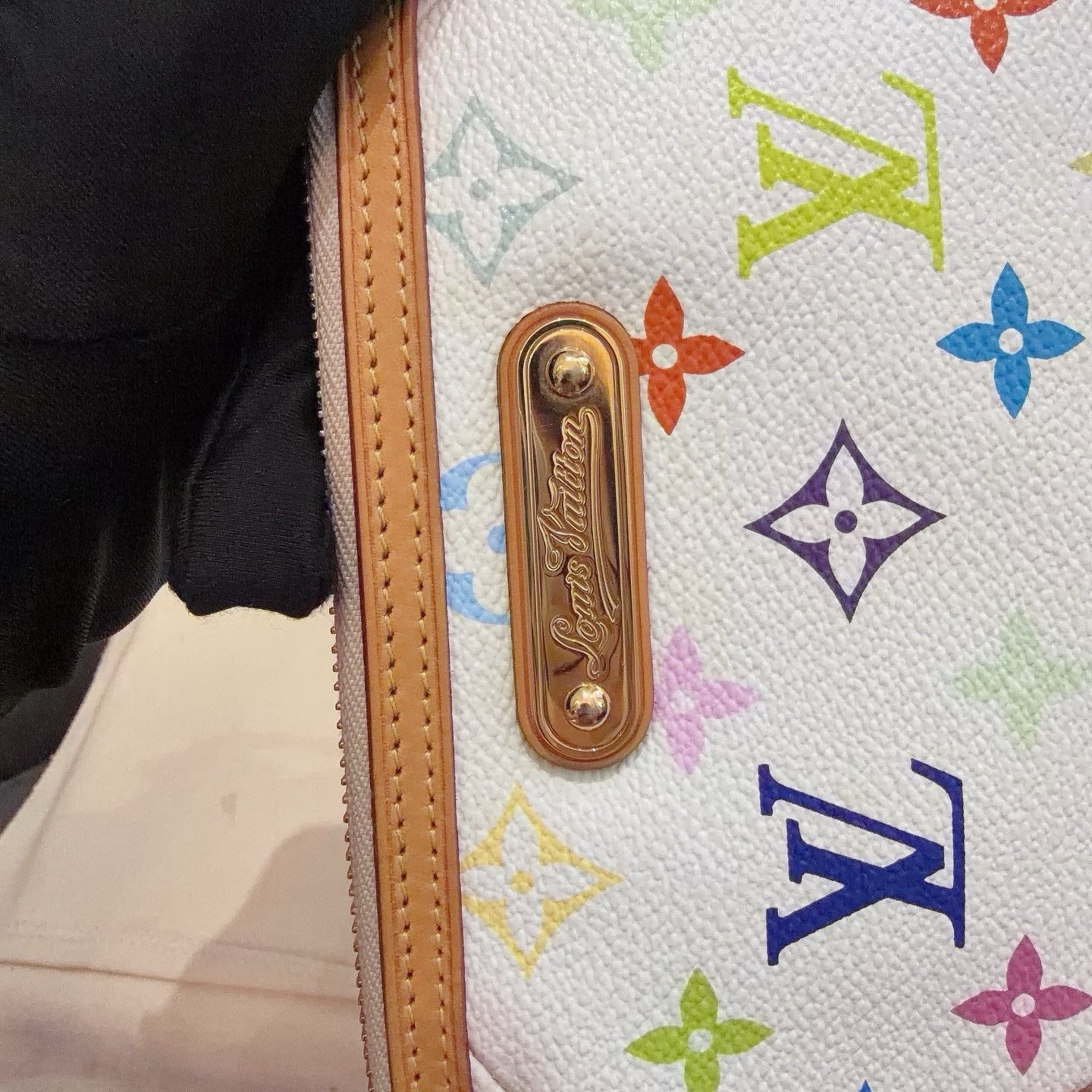 Louis Vuitton 2011 Pochette MM Shoulder Bag