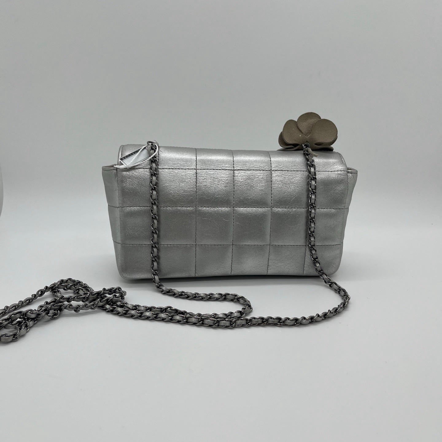CHANEL Camellia Chocolate Bar Flap Bag Silver Metallic Lambskin Chain