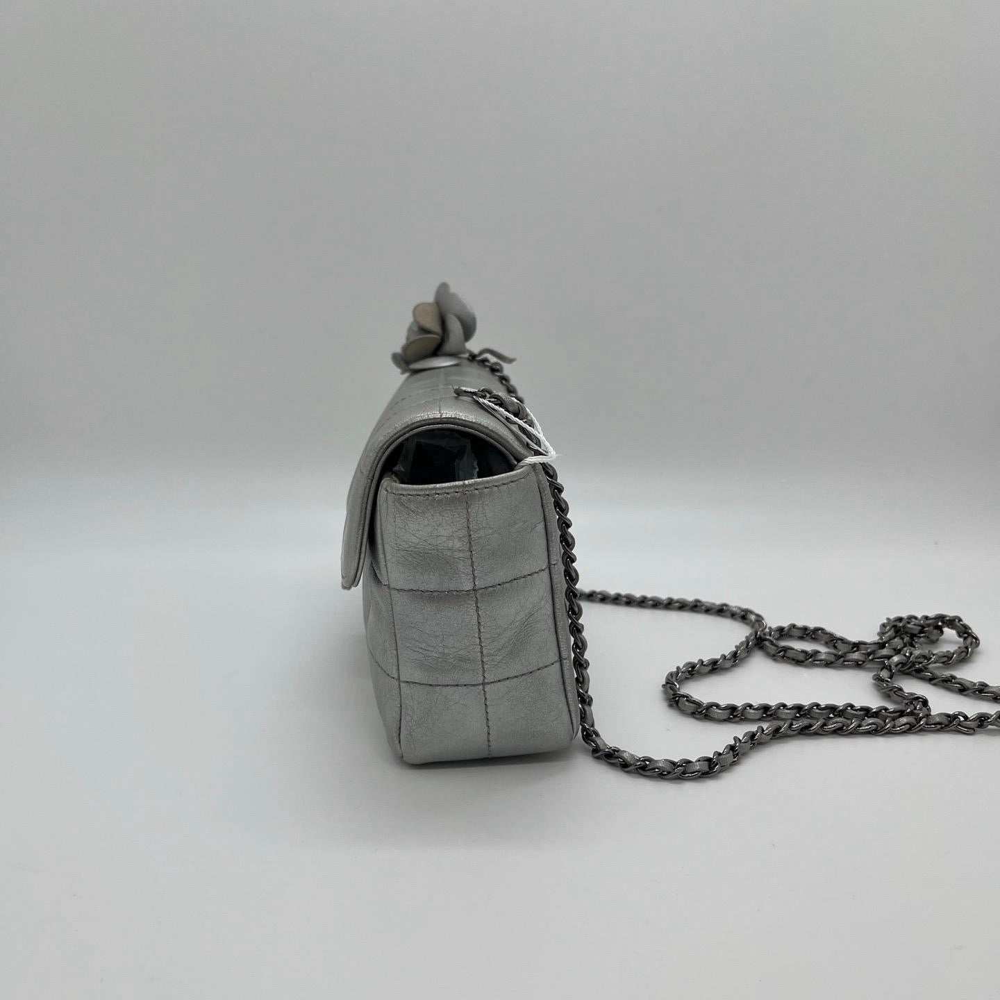 CHANEL Camellia Chocolate Bar Flap Bag Silver Metallic Lambskin Chain