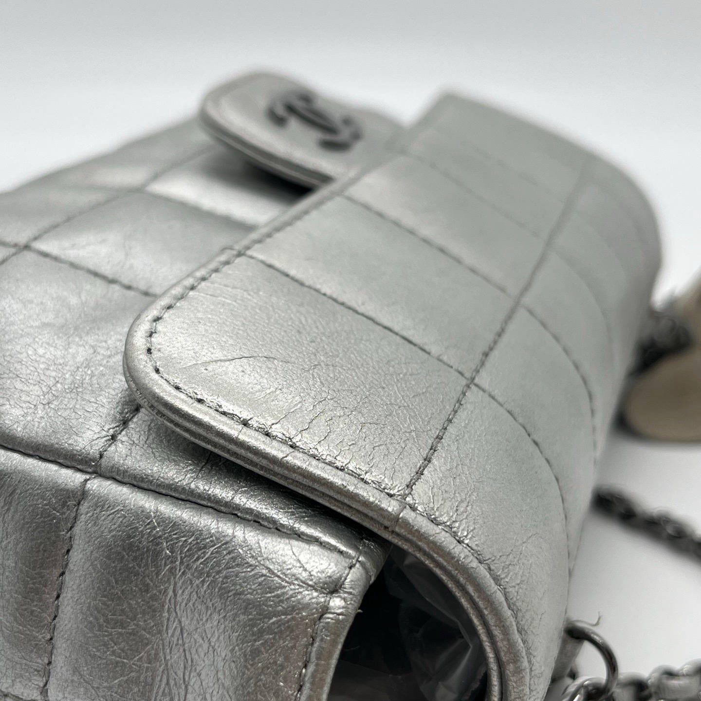 CHANEL Camellia Chocolate Bar Flap Bag Silver Metallic Lambskin Chain