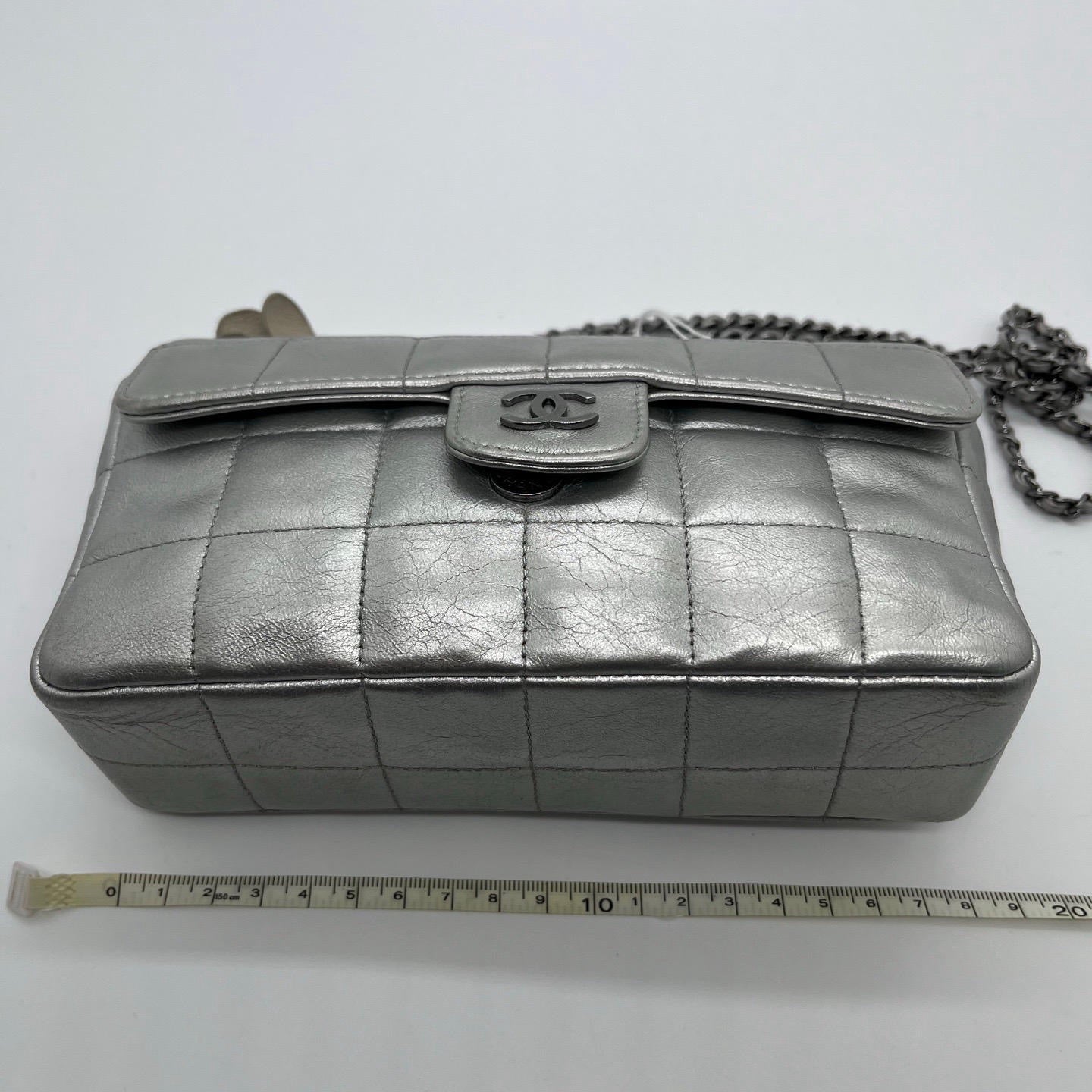 CHANEL Camellia Chocolate Bar Flap Bag Silver Metallic Lambskin Chain